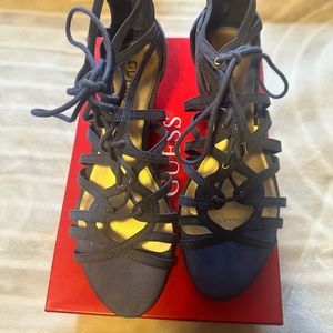 GUESS Zelene tie up shoe
